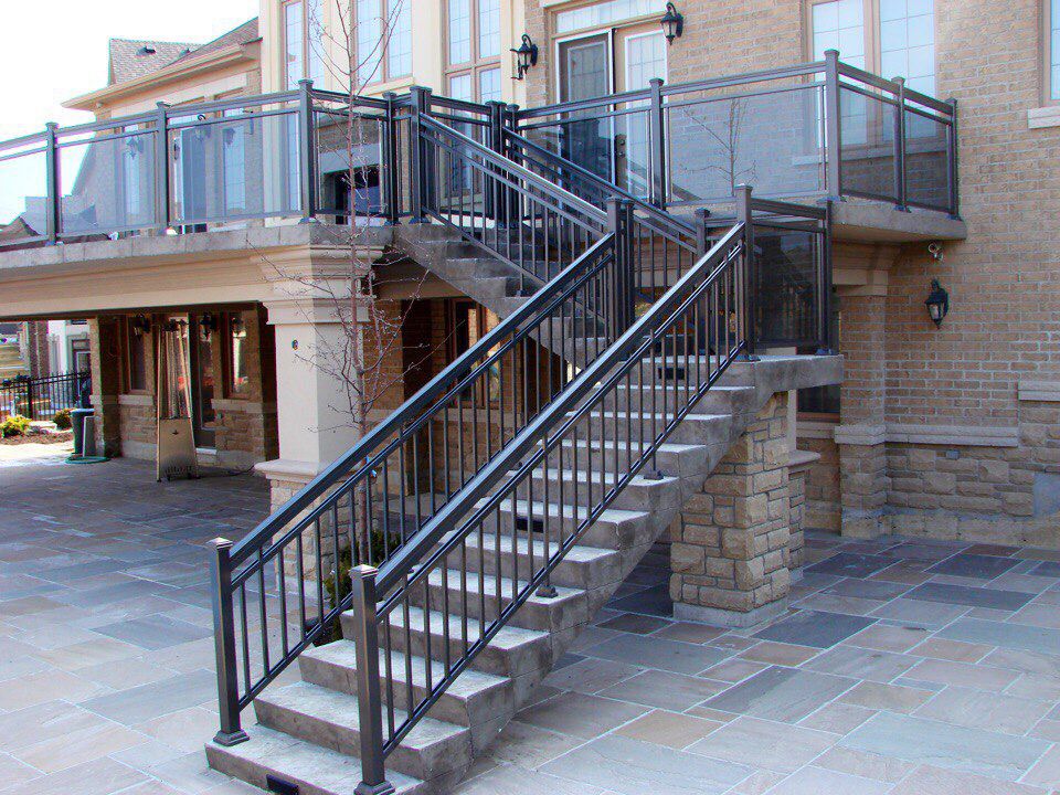 Frameless glass railings in from a company