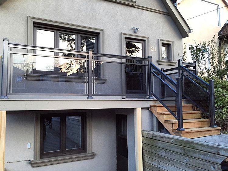 Frameless glass railings in from a company